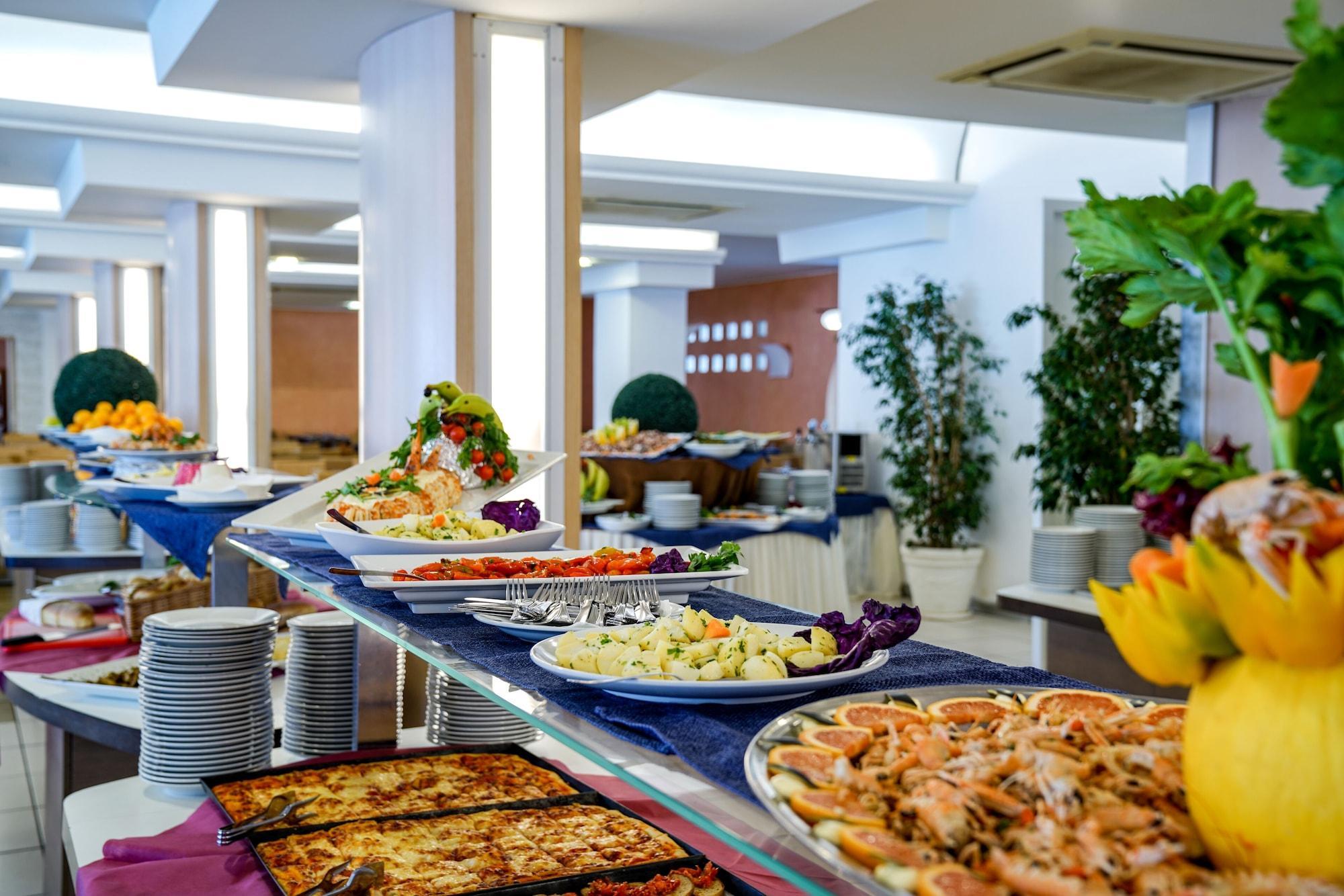 Готель Futura Club Торре-Рінальда Екстер'єр фото